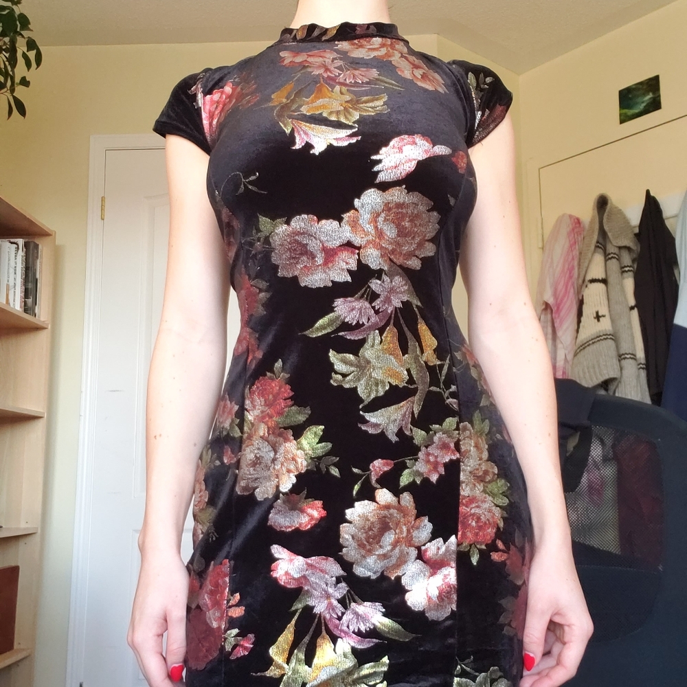 Sexy velvet black floral print mini dress with back lacing